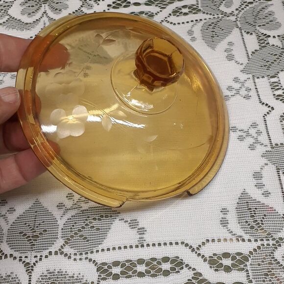 vintage jeanette candy dish amber glass with etched grape vine on lid. - Picture 7 of 9